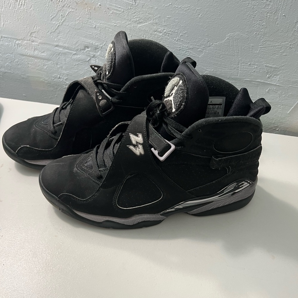 Size 11.5-Air jordan retro chrome. Used- one broken clip